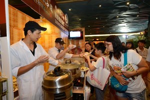 Vendas muito satisfatórias nas zonas de exposição e venda de produtos típicos de Guangdong e Macau