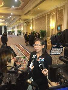 Secretária-Geral Adjunta do Secretariado Permanente do Fórum de Macau, Echo Chan, a ser entrevistada pela comunicação social