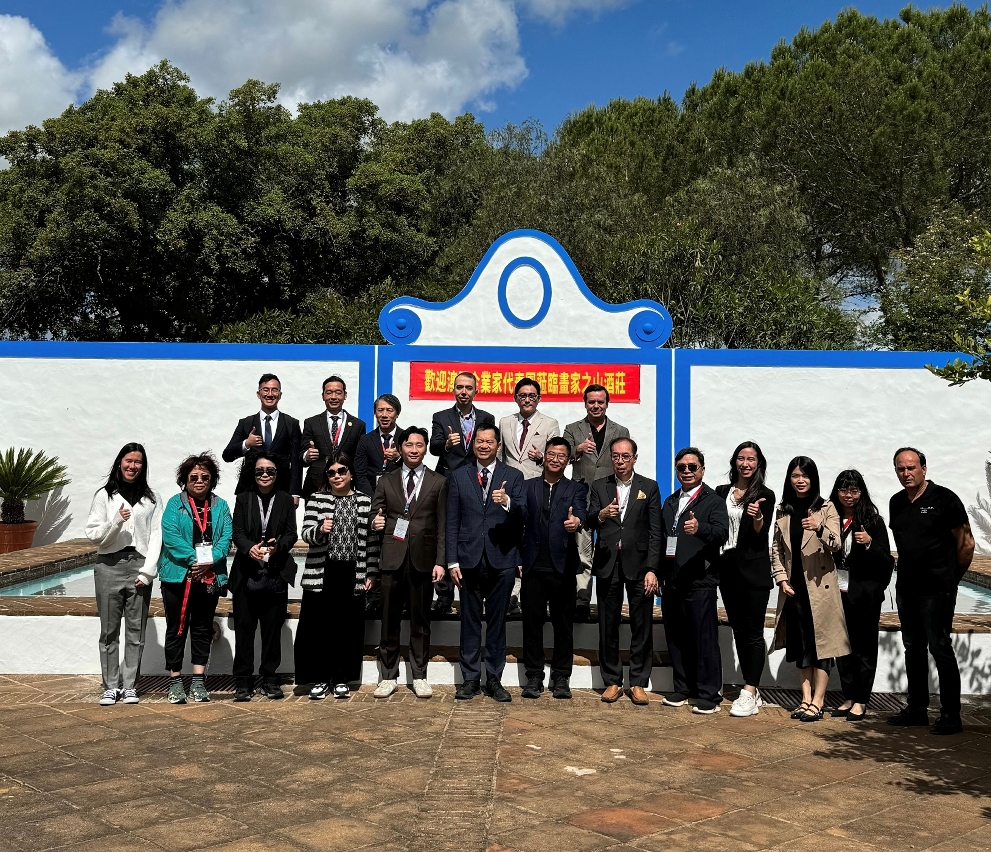 A delegação visitou uma quinta vinícola investida por uma empresa de Macau em Portugal.