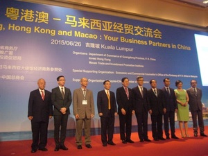Foto de grupo dos principais representantes no seminário “Guangdong, Hong Kong e Macau: Os Seus Parceiros de Negócio na China 2015” – Malásia