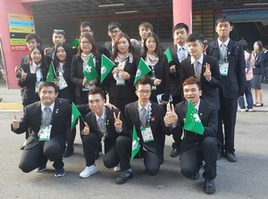 Concorrentes preparados para participar na cerimónia de encerramento do evento