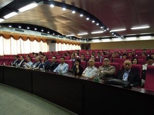 代表團聽取廣州南沙海港集裝箱碼頭介紹