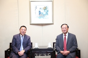 Encontro entre o Director da Administração Estatal de Medicina Tradicional Chinesa, Dr. Wang Guoqiang, e o Secretário para a Economia e Finanças da RAEM, Dr. Leong Vai Tac
