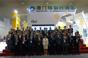 Fotografia de grupo da Delegação Empresarial de Macau na Pavilhão de Macau