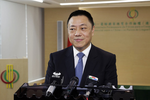 經濟財政司司長梁維特接受傳媒訪問