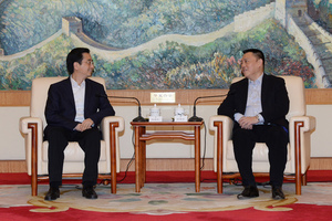  經濟財政司司長梁維特在福建福州出席2015年泛珠三角區域合作行政首長聯席會議期間，與廣西壯族自治區副主席張曉欽會面。