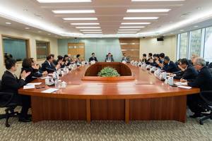 经济财政司司长梁维特日前和本澳六家博彩企业代表会晤