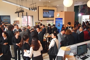 O Centro de Exposição atraiu grande número de empresários visitantes no dia de inauguração.