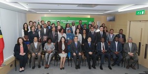 Fotografia de família com o Colóquio de Capacitação das Pequenas e Médias Empresas dos Países de Língua Portuguesa