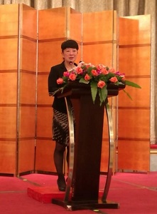 ogal Executiva do IPIM, Dra. Irene K. V. Lau, usou da palavra na “Sessão de Apresentação dos ‘Três Centros’ no âmbito da Cooperação Comercial entre a China e os Países de Língua Portuguesa”