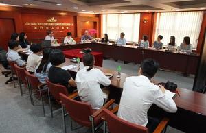 经济局代表向澳门出入口商会及澳门付货人协会解释修法内容