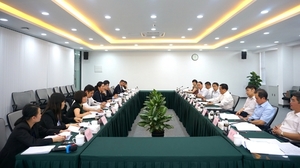 A delegação chefiada pelo vice-director, Dr. Wu Zhen, falou do desenvolvimento do Parque com os directores do Parque