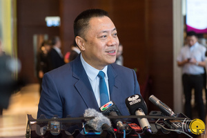 梁维特出席公开活动受访