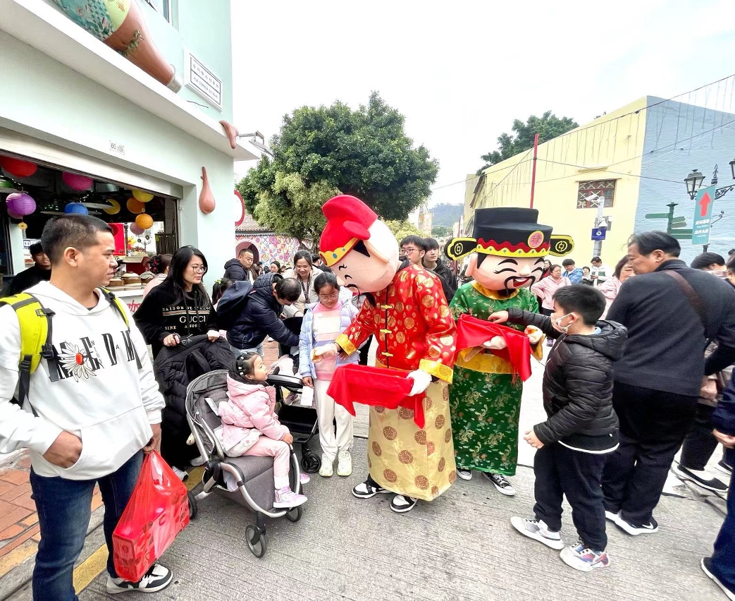 “Zona pedonal temporária instalada no bairro antigo da Taipa durante o Ano Novo Chinês” aumenta a experiência de deslocação, viagem e consumo