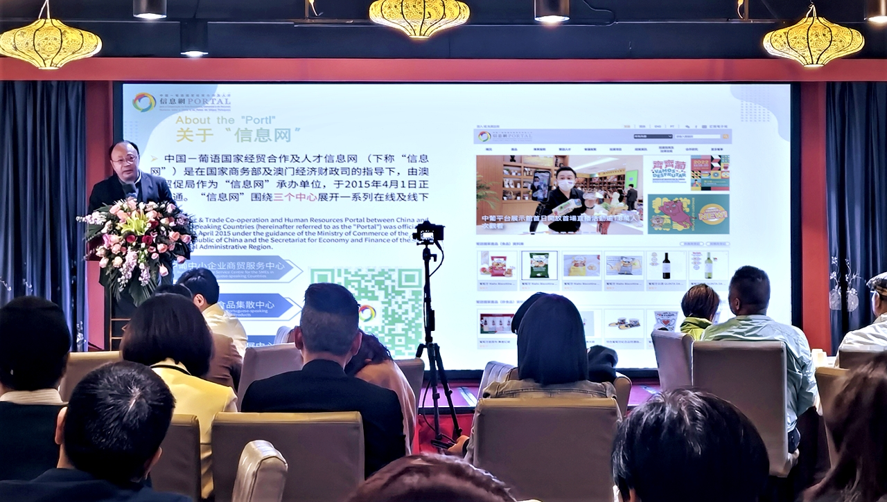 O "Portal de Informação" tem vindo a organizar sessões promocionais na parte continental da China e nos países lusófonos para atrair a adesão de mais profissionais qualificados bilíngues e fornecedores