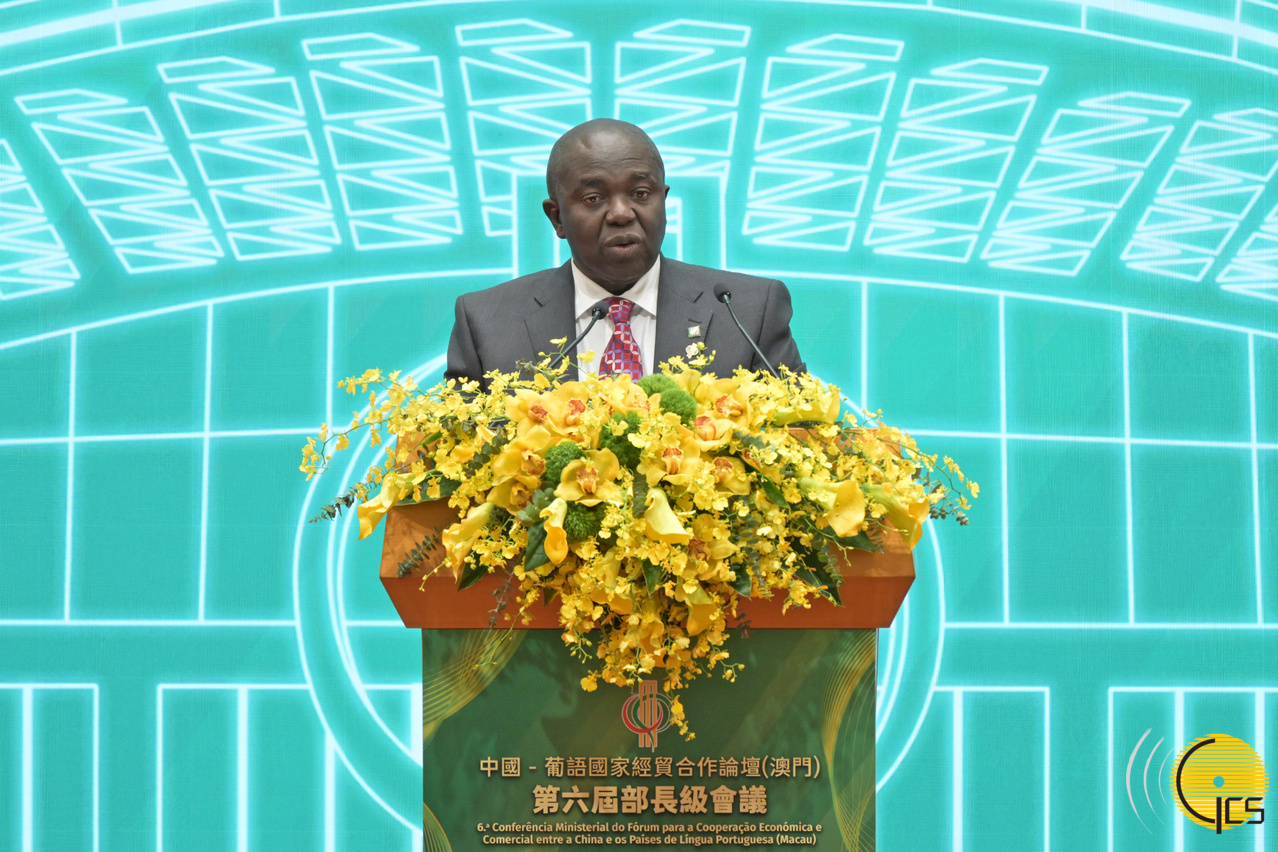 Ministro da Economia, Plano e Integração Regional da República da Guiné-Bissau, Soares Sambú, discursa na cerimónia da abertura da VI Conferência Ministerial do Fórum para a Cooperação Económica e Comercial entre a China e os Países de Língua Portuguesa (Macau).